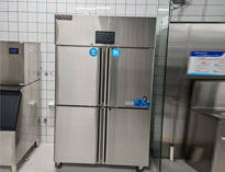 幼儿园厨房设备厂家告诉你商用冰柜的保养和安全注意事项